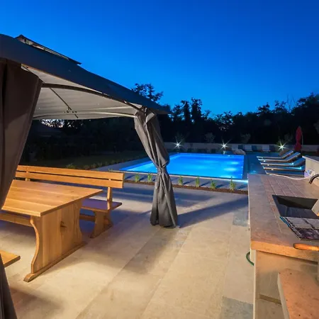 Casa vacanze Petra, A Romantic&spectacular Near The Sea